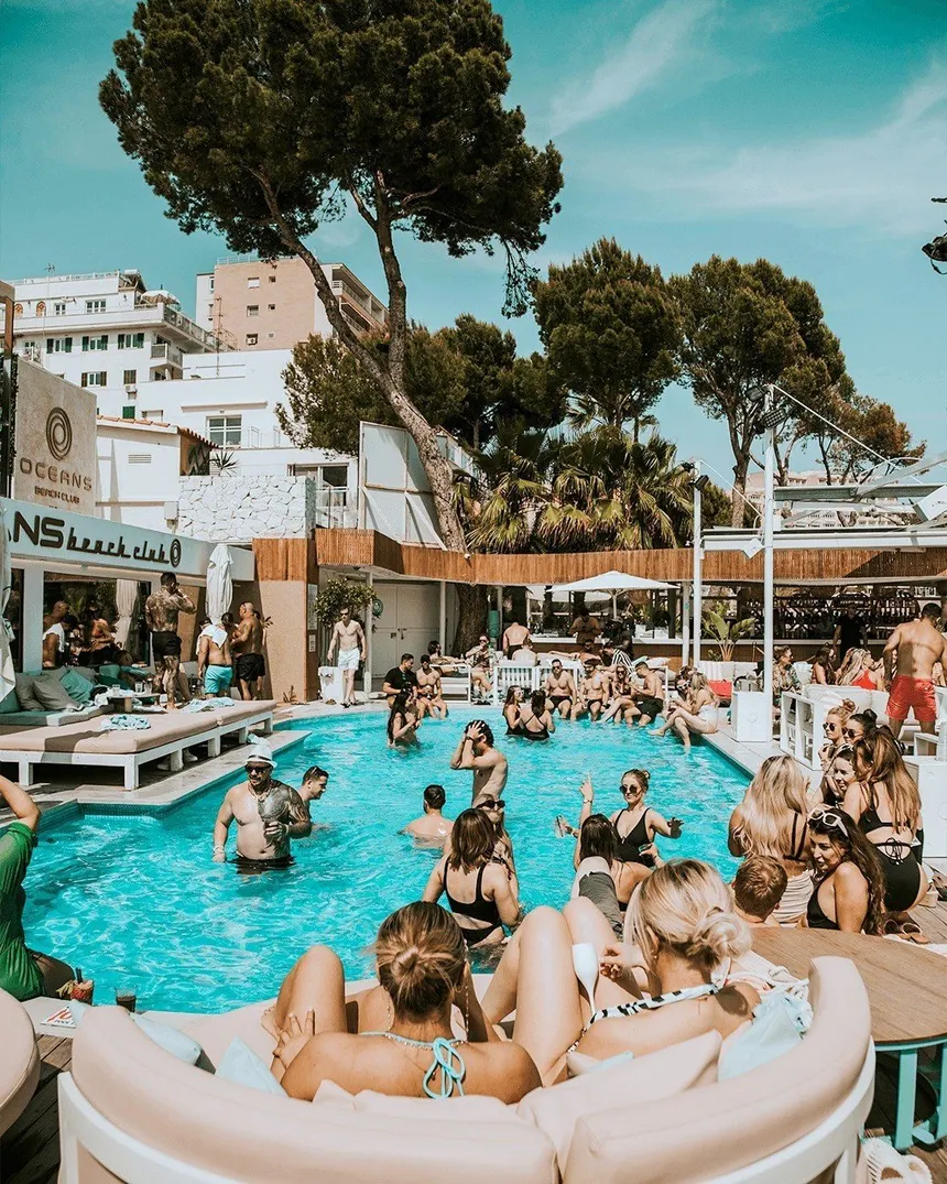 Oceans Beach Club — piscina